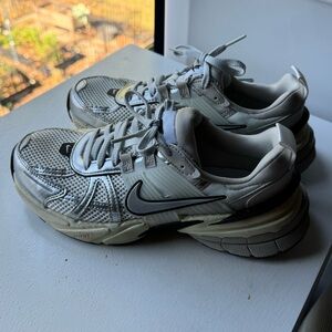 Nike Women’s V2K Run Shoes Silver/Black